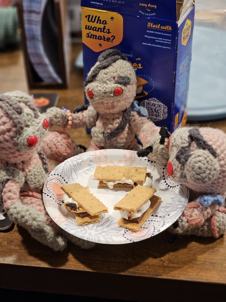 boppitcorn's tweet photo. The world is burning so I might as well use its fire to make s'mores
#nothux https://t.co/Nb2L1TUSRH