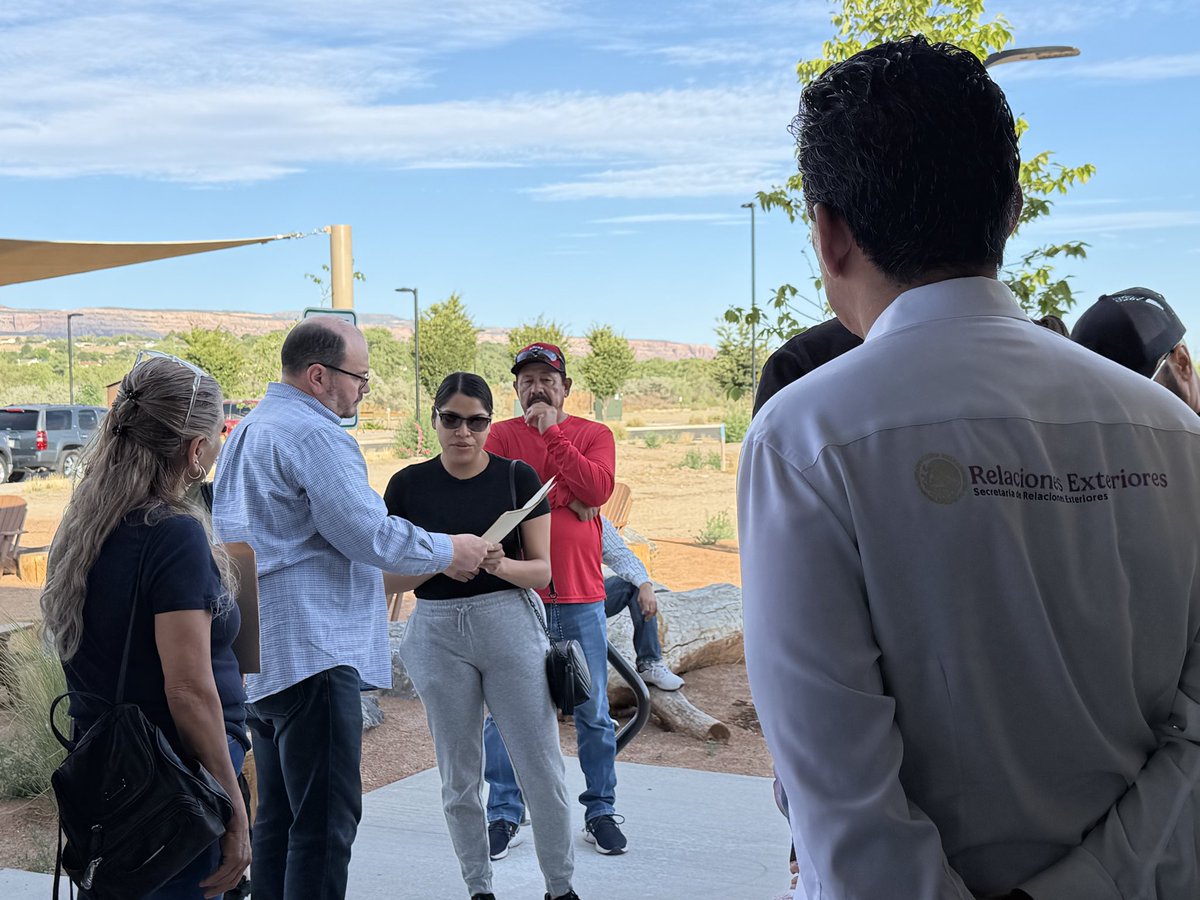 ConsulMexDen's tweet photo. Hoy en #GrandJunction!
Hoy estamos brindando servicios consulares con cita previa y… 📣 ¡mañana también te esperamos!
📅 Domingo 26 de julio
📄 Lleva todos tus documentos para agilizar tu trámite. ✅
¡Nos da mucho gusto estar cerca de nuestra comunidad! 🤝💚 @pavel_mc https://t.co/Jlbvnsg475