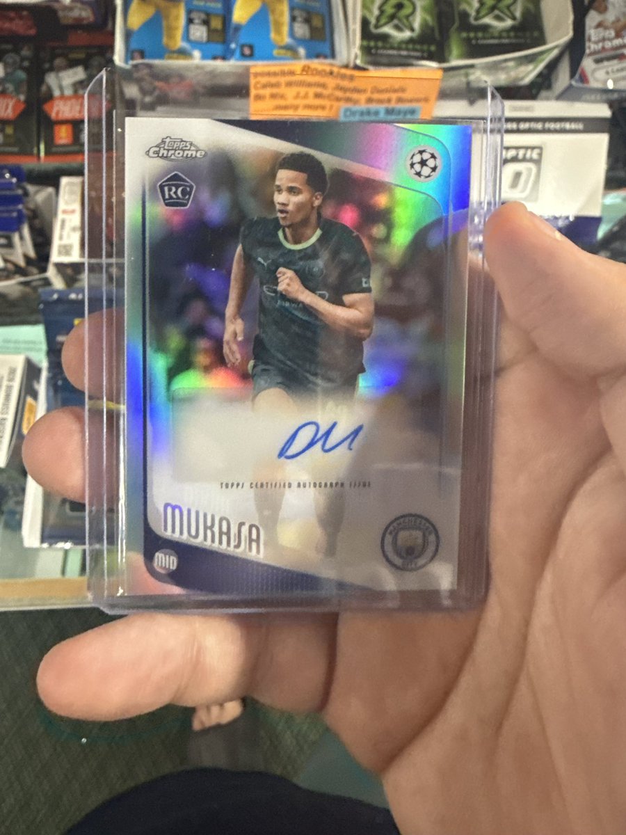 ClarkCollect's tweet photo. Got a mega of 2025-2026 Topps UEFA and 2026 Topps baseball blaster at the local LCS. Two autos, not a bad day. Got a few refractors and nice inserts.

@CardPurchaser https://t.co/A9JUzkT3ej