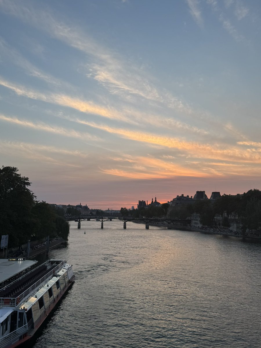 jovedaughter's tweet photo. paris sunset view + capable of love playing on repeat = free therapy https://t.co/XhPQuFxsex