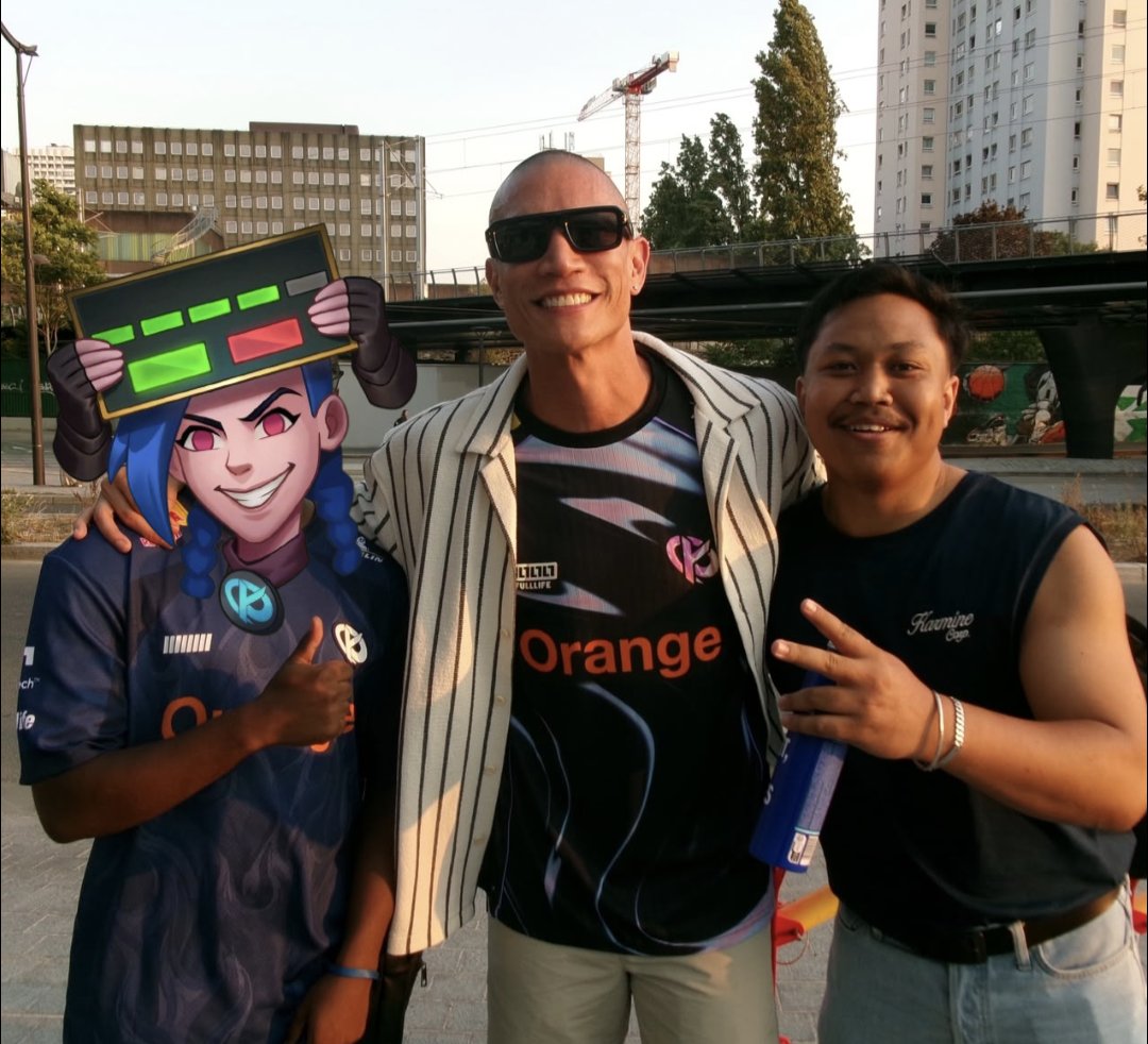 nicoverdose's tweet photo. 2-0. Blue Wall en fusion. Et en bonus, @TK_Nguyen, CEO de @GAMesportsVN, dans la place à l'adidas arena 🇫🇷🤝🇻🇳
You know what time it is… #GAMTIME et surtout #KCWIN 💙
#KCORP https://t.co/zAtyPpDFVK