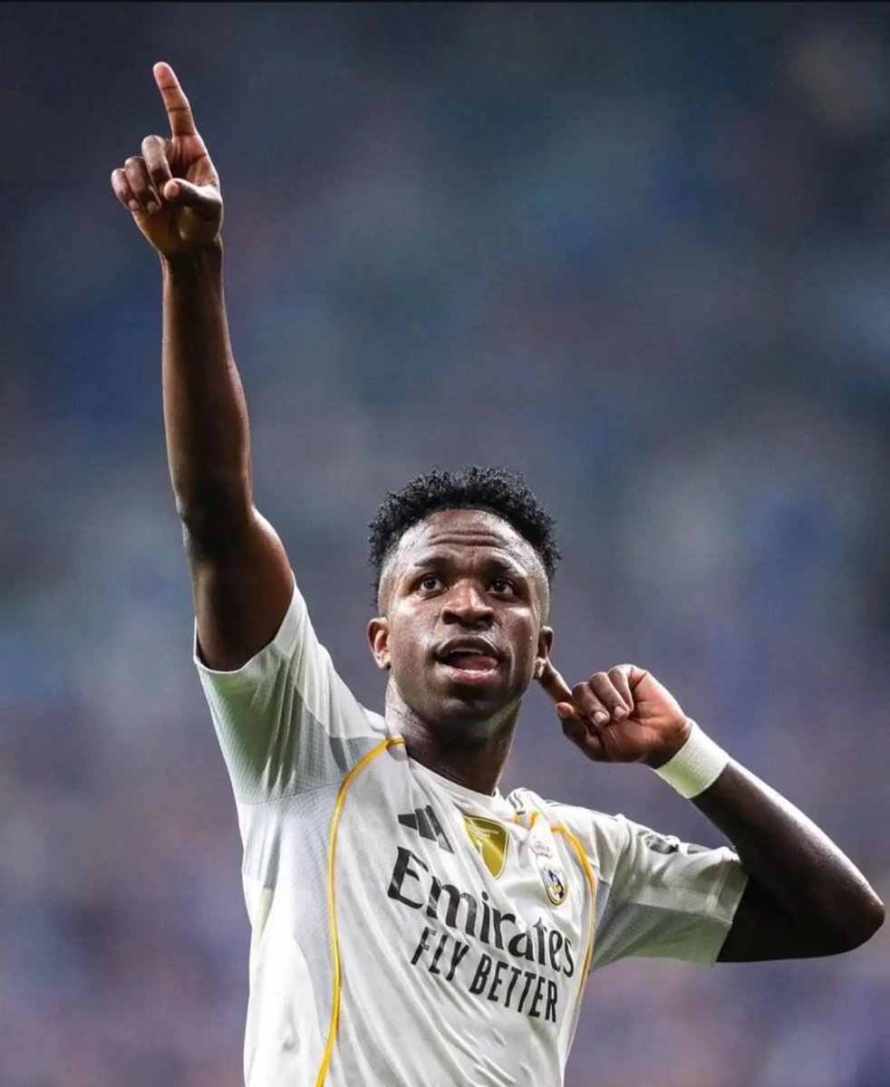 futtmais's tweet photo. 🚨 Para renovar com o Real Madrid, Vinícius Jr. deseja um salário similar ao de Kylian Mbappé, cerca de € 30 milhões anuais, e € 15 milhões como bônus de fidelidade.

O brasileiro está no Real desde 2018.

🗞️ @sport https://t.co/nMVIEChlai
