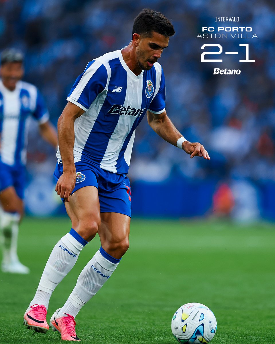 FCPorto's tweet photo. ⏱ Intervalo! Half-time! Descanso!

#FCPAVFC #PortoDeHonra https://t.co/Skr7ySRnlY