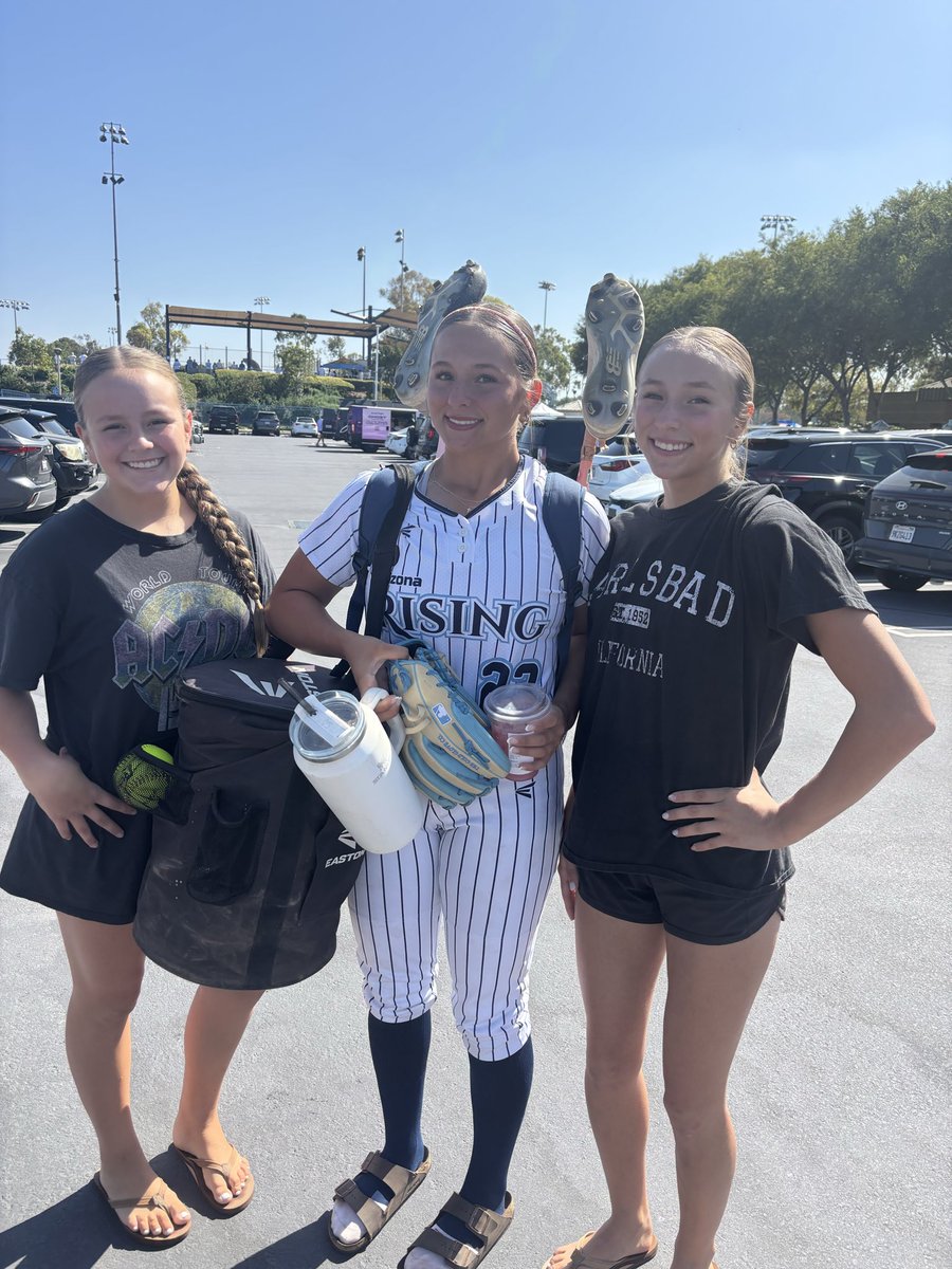 TatumChavez2029's tweet photo. Cheering on my sister @AubreyChavez27 and her teammate’s at the @PGFnetwork 18U National Championship!!!!!!

@LChavez2030 @QCHSSoftball @DiamondAddicts @AZinthecircle https://t.co/wMO4H0whrB