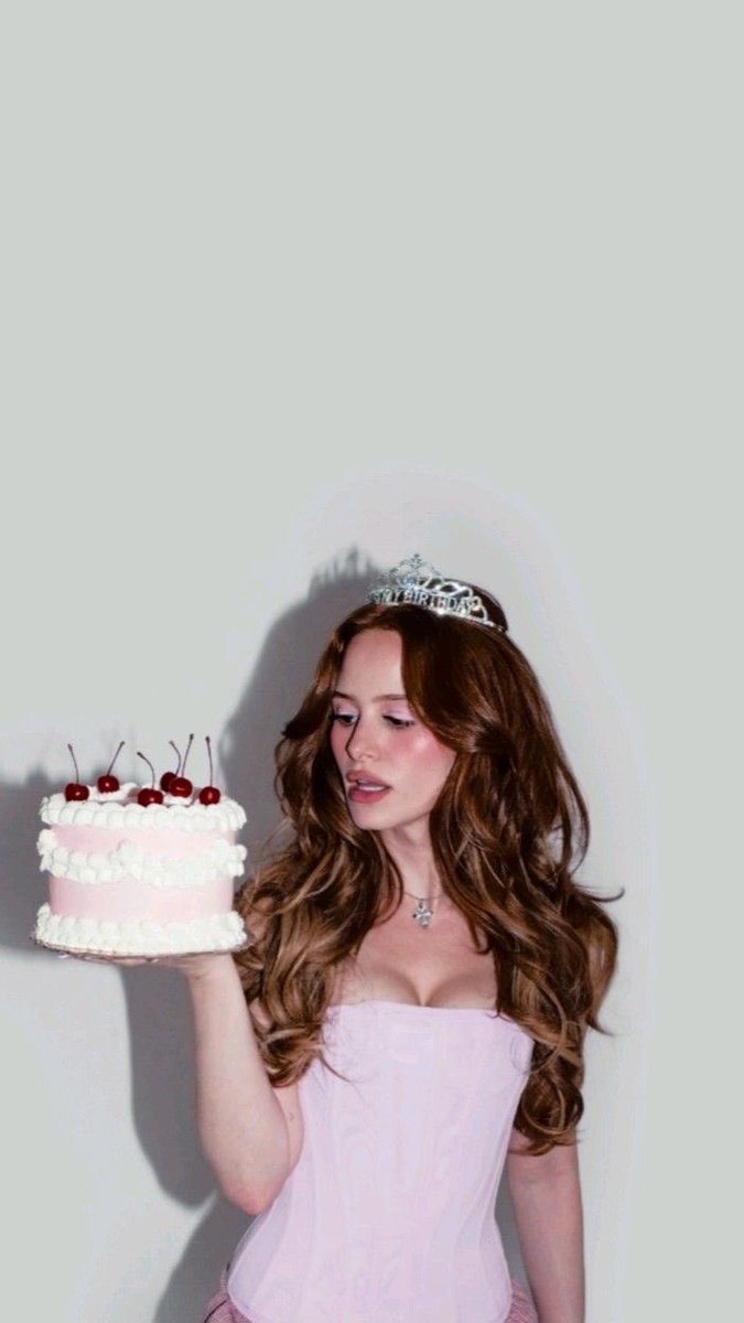 sxrena____'s tweet photo. ⠀ ⠀ ⠀ ⠀ ⠀            
 ⠀                 ⠀                 🎂

⠀ https://t.co/m2P8Vj9IbW