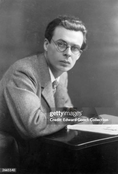 japponce's tweet photo. #CineyLetras. Aldous Huxley (26 julio1894): Nace el novelista y filósofo británico que alertó sobre los peligros de la tecnología y el control social en su célebre obra distópica #Unmundofeliz. La película cambia el final oscuro del libro por uno más optimista. Ver:@YouTube https://t.co/jNXr64n9HN