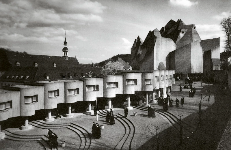 hollycurates's tweet photo. Pilgrimage Church of Neviges designed by Gottfried Böhm. technically it's brutalist, but reads and feels like pure german expressionism https://t.co/0LvJObvFij