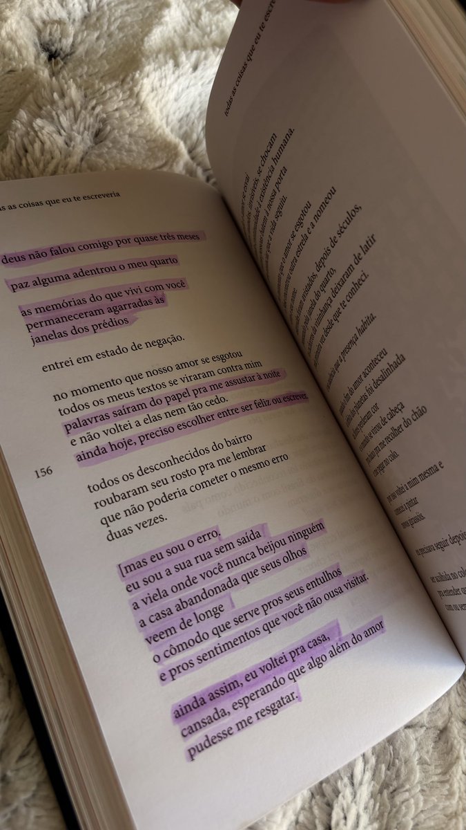 biahdss_'s tweet photo. Para quem se interessar, este é o livro🖤 https://t.co/GQaYsZIcpo