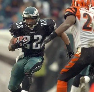 Scarrunshi's tweet photo. Grateful to have 4 year starting RB at PSU 98 - 01 and lead PSU in rushing for 3 years. World Bowl MVP and most rushing yards title holder @CoachMcCoo8 in my ear coaching me on how to break down and run through defenses this upcoming Junior season‼️ lets work. https://t.co/88ICfgtlim