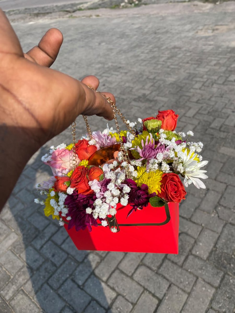 Alexandrafloral's tweet photo. Our flower bag is the perfect gift https://t.co/SdCqGKcExV