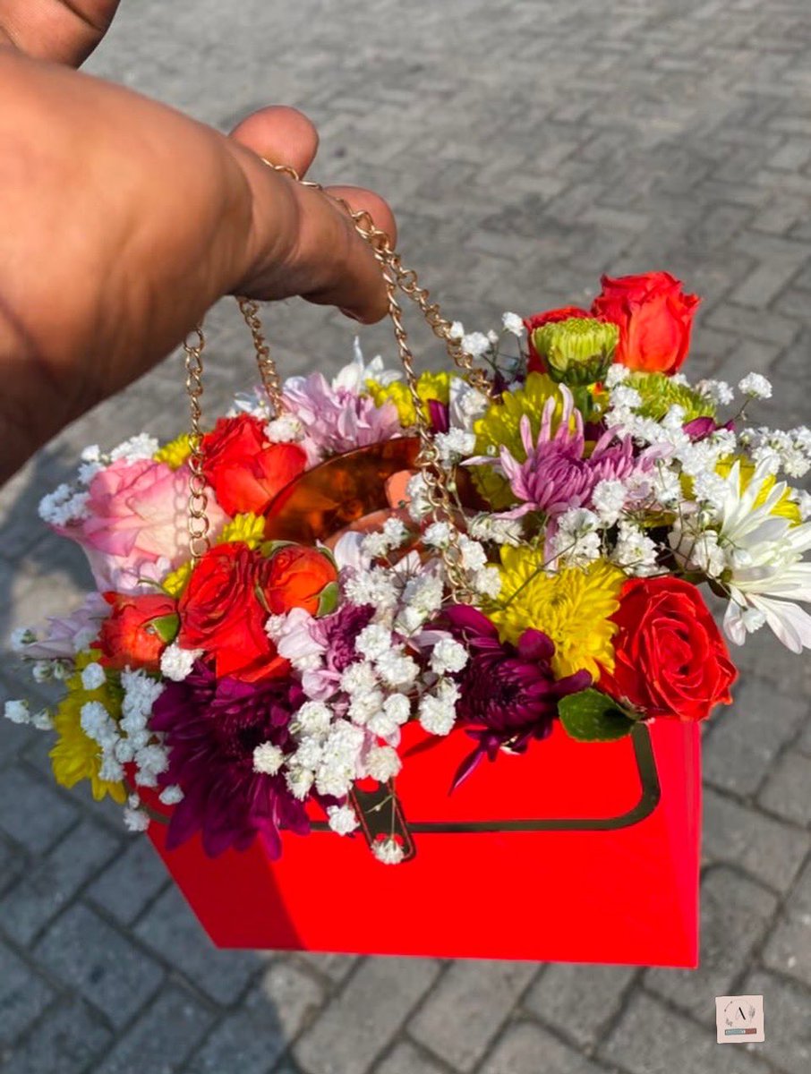 Alexandrafloral's tweet photo. Our flower bag is the perfect gift https://t.co/SdCqGKcExV