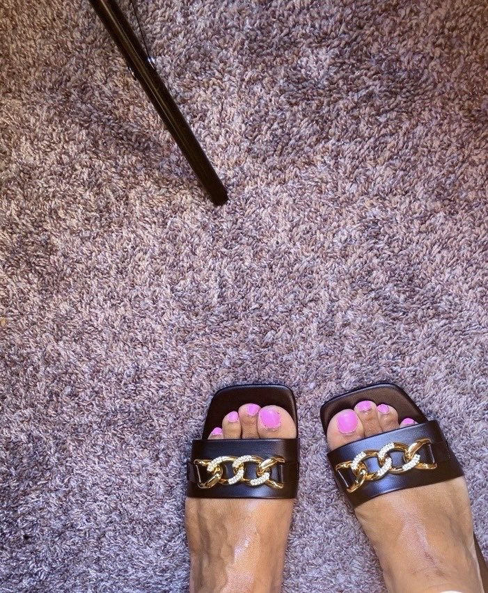 Samone91baby's tweet photo. Who wants to pay for my pedicure???❤️😘 https://t.co/HBsTYFIbUL