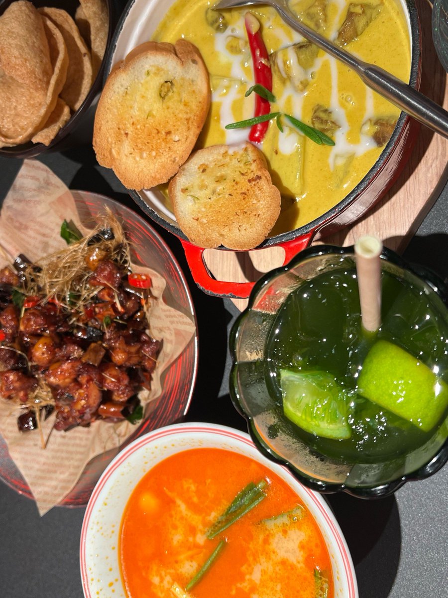 garsen1893's tweet photo. Craving something vibrant Try this Thai green curry with jasmine rice—creamy, spicy, and bursting with fresh basil flavor. A tiny bite of tropical joy! https://t.co/Gpk36sODrQ