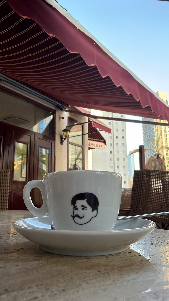 7kbx_'s tweet photo. عل صوتك, صوتك البعد خلاه امتغيّر
ولا تلوم الحزن لا من لقابك ما يثيره

تاهت الضحكات من مبسمك لانه صغيّر
ودلت الدمعات عينك لان عينك كبيره

-ناصر مناحي 
5:30PM https://t.co/Mv59PB0Ou0