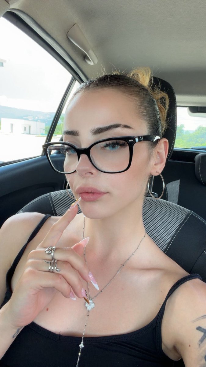 coolgalmyla's tweet photo. if ur seeing this, ily 🫶 https://t.co/VEzUaVFAk6