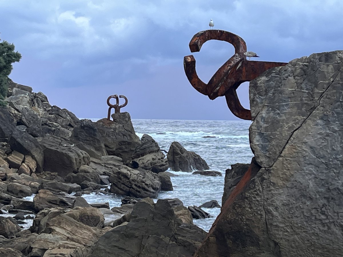 pazdecorral's tweet photo. El Peine del Viento. 
San Sebastián https://t.co/jTrs1D9dcT