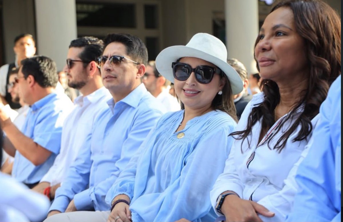 CaroLozanoHaro's tweet photo. Que viva Guayaquil !! Tierra de mujeres y hombres valientes y guerreros.

Rindo homenaje a la ciudad que me acogió, con la calidez de su gente y la magia de sus paisajes. https://t.co/FxdWVeUOdo