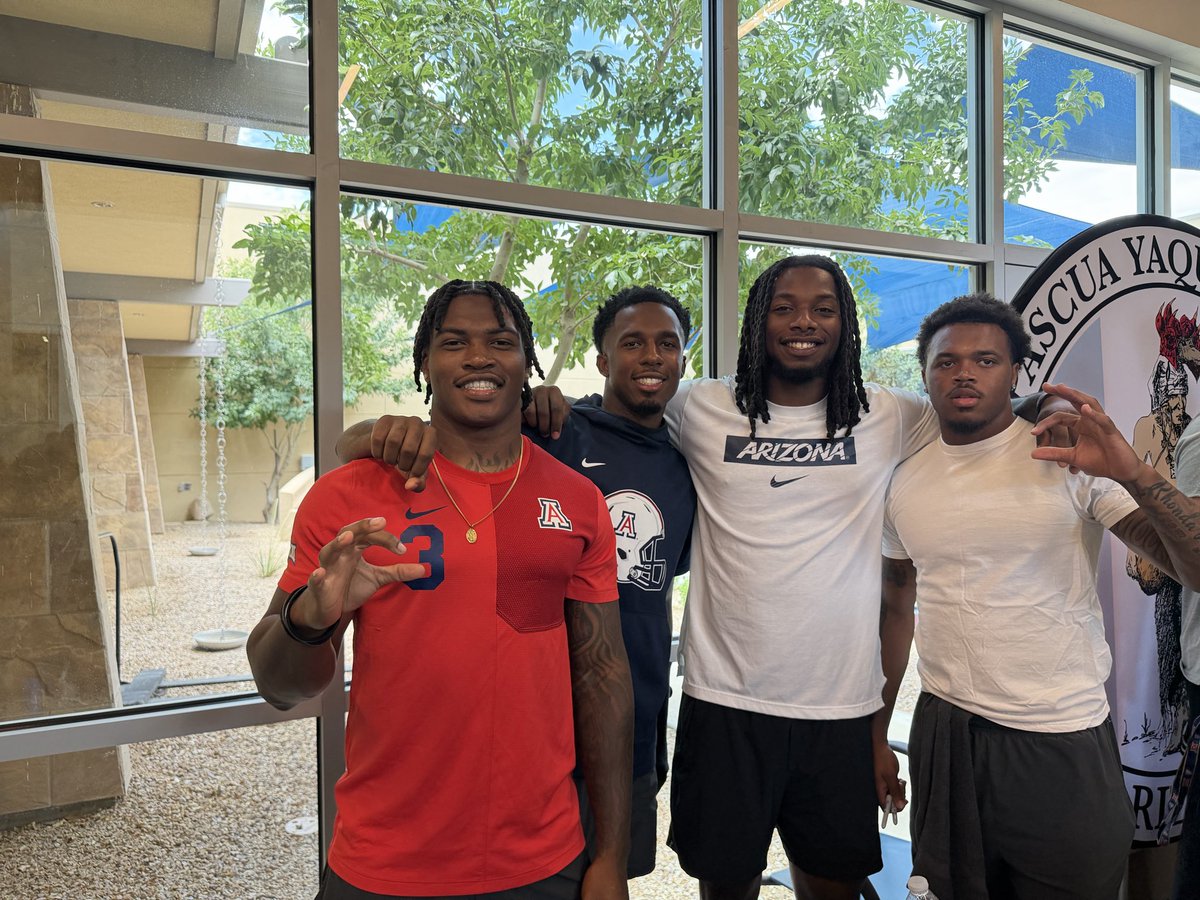 tobrukblaine_TB's tweet photo. Our @ArizonaFBall players were fired up to support @CDSResort’s community engagement efforts today! The team donated 100+ backpacks that were distributed today. So many families came by to meet the players, grab autographs, and kick off the school year🐻⬇️ https://t.co/kvJ1OErs2x