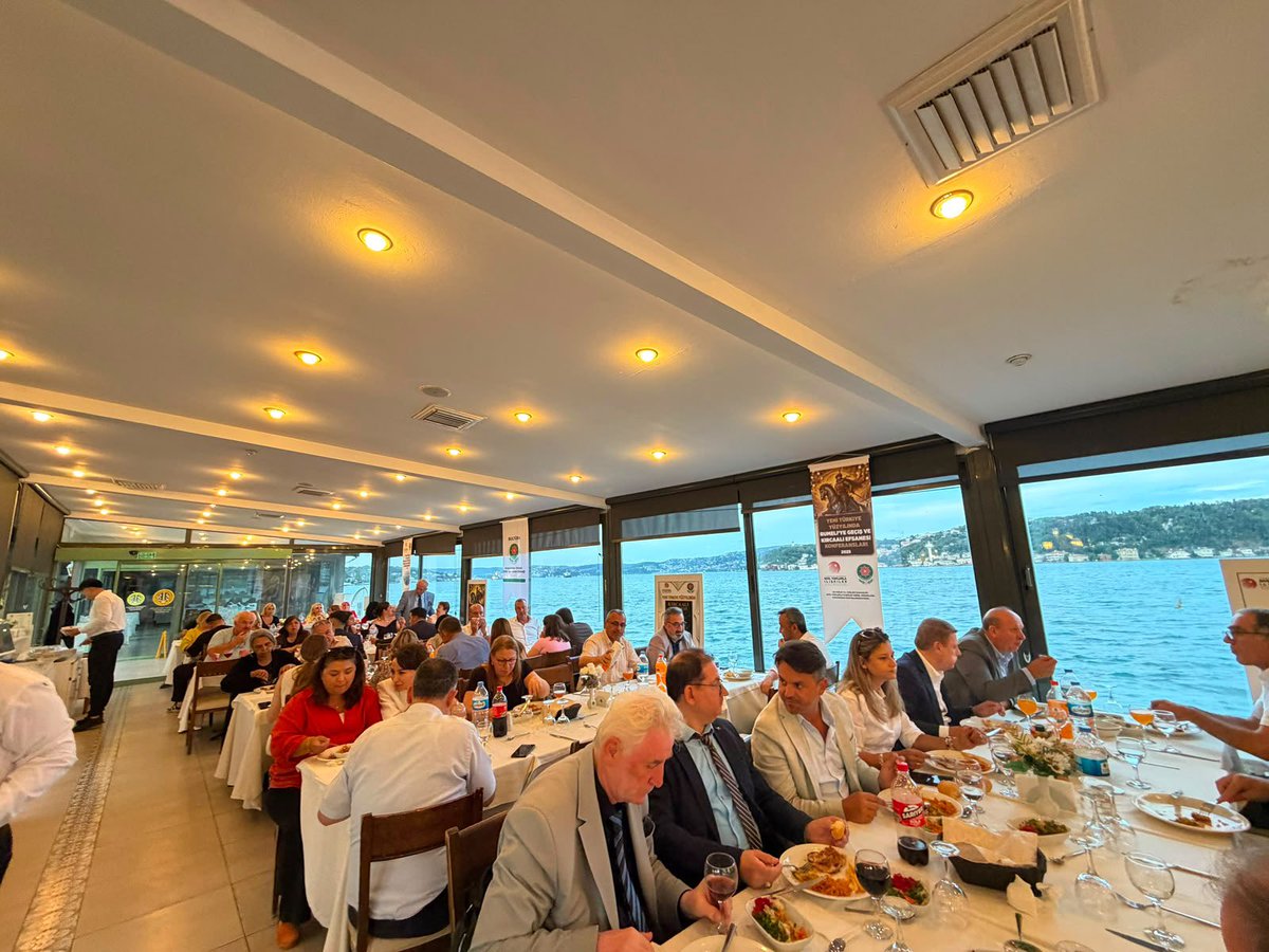 rubafedresmi's tweet photo. Bulgaristan Türkleri Kültür ve Hizmet Derneği (BULTÜRK) tarafından İçişleri Bakanlığı Sivil Toplumla İlişkiler Genel Müdürlüğü destekleriyle yürütülen “Rumeli’ye Geçiş Konferansı ve Kırcaali Efsanesi Belgesel Gösterimi Projesi”nin kapanış programı, İstanbul Üniversitesi Baltalimanı Sosyal Tesisleri’nde gerçekleştirildi.

İstanbul’daki Türk Dünyası ve Balkan sivil toplum kuruluşlarını bir araya getiren bu anlamlı organizasyona, Rumeli Balkan Dernekleri Federasyonumuzu (RUBAFED) vekaleten Genel Başkan Yardımcımız Sn. Gülten YARBASAN katılım sağladı.

Türk Dünyası’nın ortak hafızasını genç nesillere aktaran ve birlik ruhunu pekiştiren bu başarılı projeyi hayata geçiren BULTÜRK Yönetimine, BULTÜRK Genel Başkanı Sn. Rafet ULUTÜRK’e ve organizasyonda emeği geçen herkese teşekkür eder, başarılı çalışmalarının devamını temenni ederiz.
