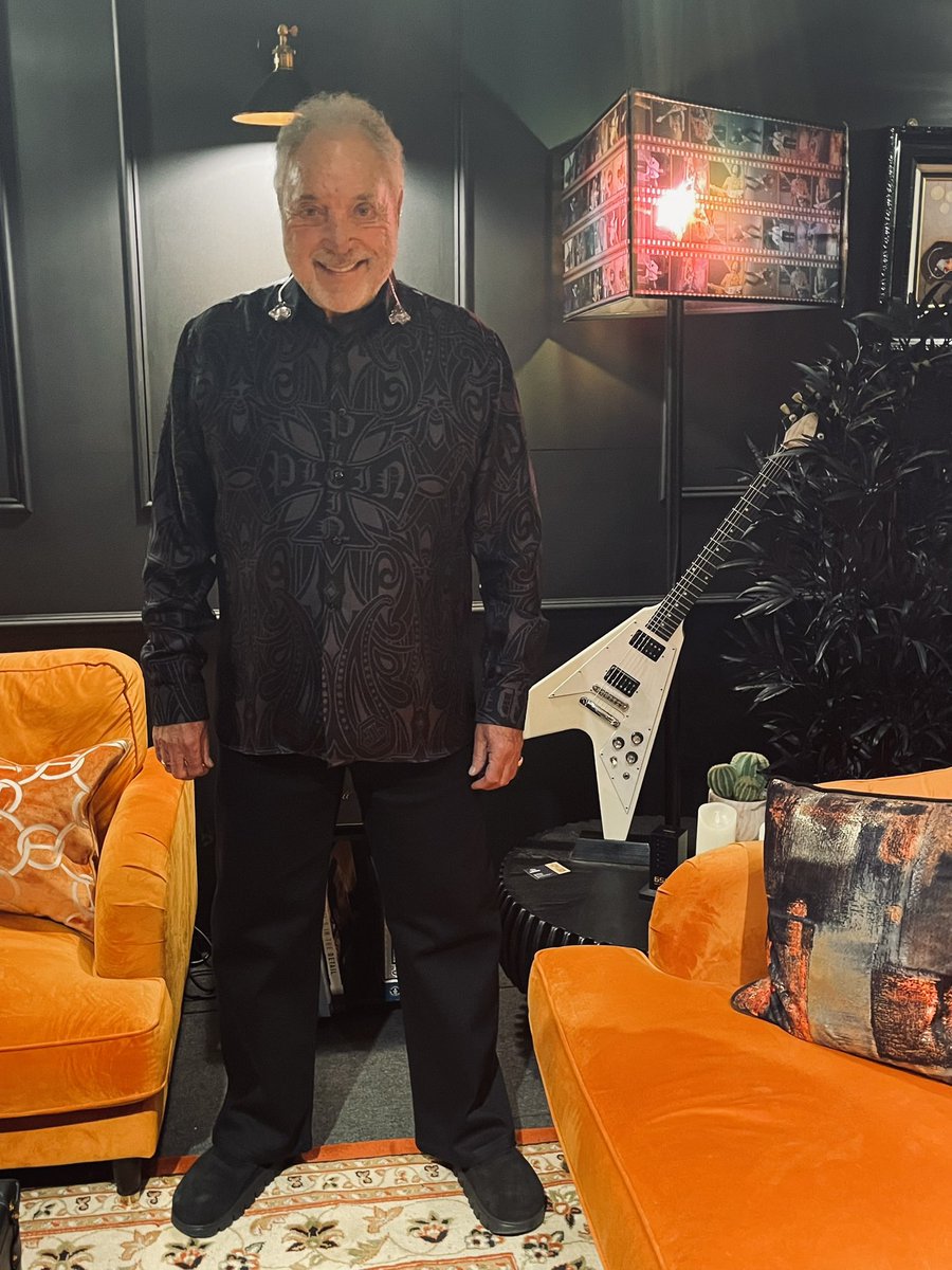 RealSirTomJones's tweet photo. I’ll see you shortly Halifax! 🎤🎸🤘 https://t.co/Qbf1j0Si6E