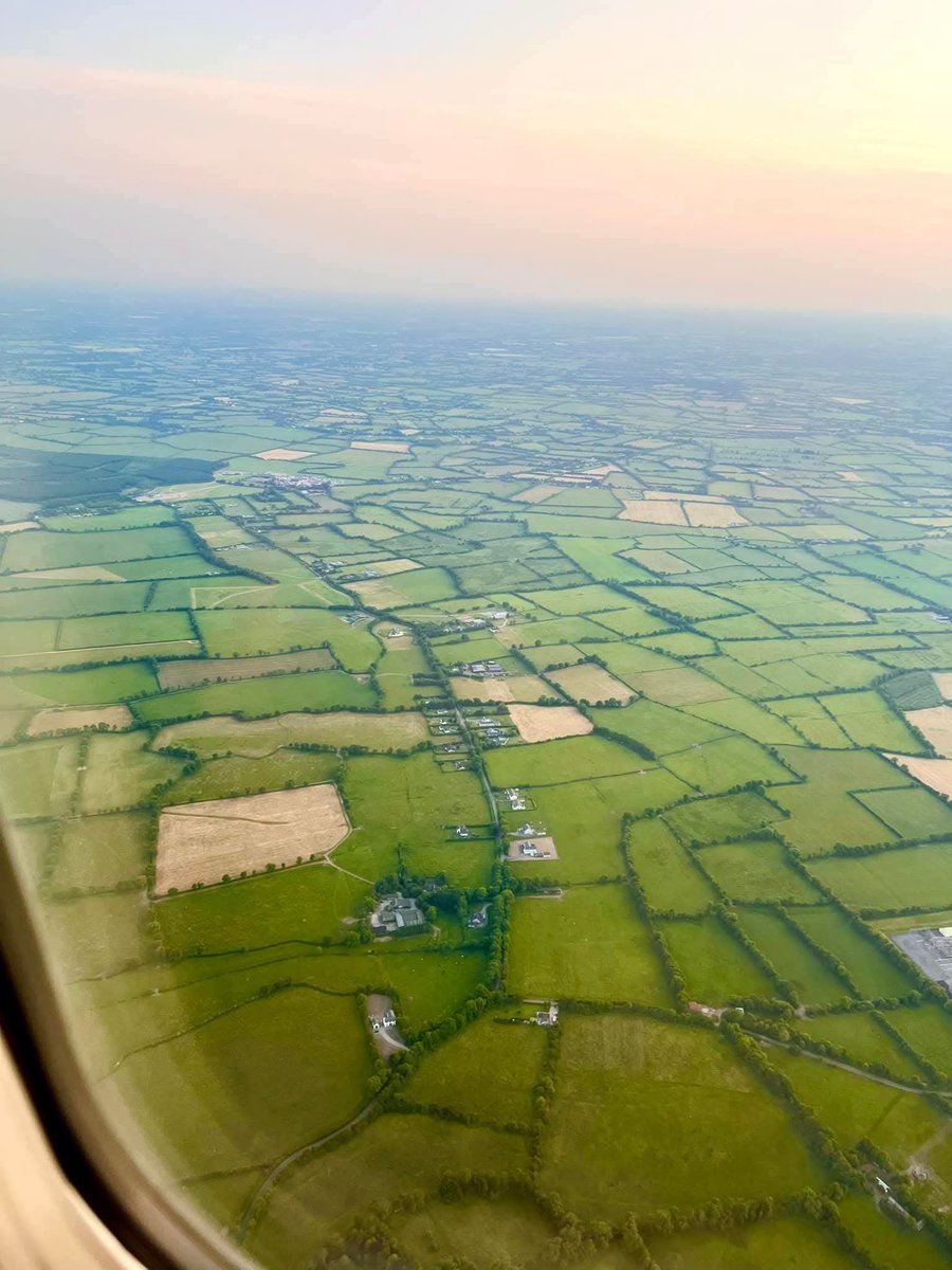ThisIsIreland3's tweet photo. โ๏ธโ๏ธโ๏ธ That feeling you get as you are about to land in Ireland ๐คฉ. So very emotional for lots of people. It's like a voice in your head saying " Welcome home Child " even though it could be the first time you have been here ๐๐
#Ireland #Home #Green #Irishabroad https://t.co/HFT12OoSQV