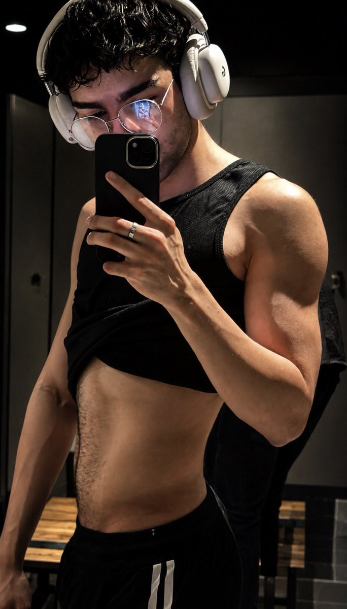Kevatelierr's tweet photo. 🤤❤️ #gym #lgbt #gay #muscle #twink https://t.co/hbqTbLDM1Y