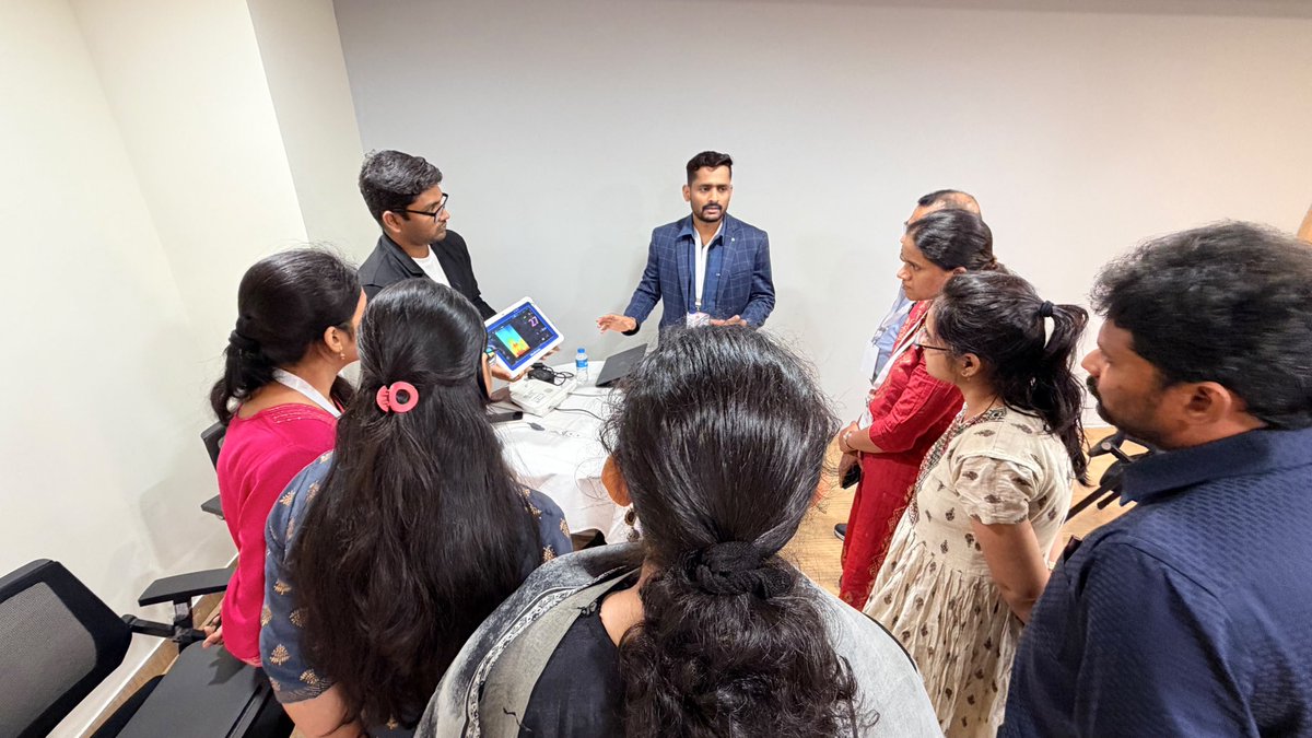 VishwanathSB1's tweet photo. AP ISACON, Vijayawada, conducted a TCI–TIVA workshop, delivered a lecture on "EEG-Based Depth of Anaesthesia Monitoring", and led a hands-on session
#NeuroAnaesthesia #TCI #TIVA #EEG #BrainMonitoring #DepthOfAnaesthesia #PatientSafety #MedicalEducation #ISACON #Anaesthesia https://t.co/oZqKt5vN2z