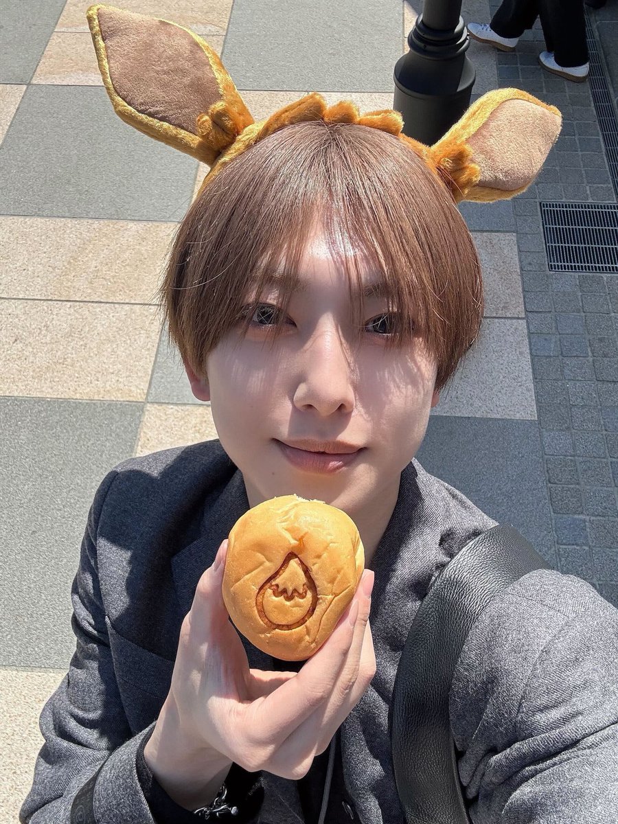 wonfumimi's tweet photo. us and our sweet treats 🍪

#LunéSelcaDay #LUNÉJidoriDay #andTEAM_FUMA https://t.co/WD4nMFOkKB