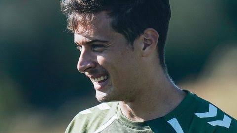 MCeleste1923's tweet photo. Claudio Giraldez sobre se que Iván Villar e Manu Fernández non xoguen é indicativo de algo: "De que estamos preparando el primer partido de liga y todos no entramos en la carga de minutos y tenemos que elegir, decidir. También hacer probaturas de ciertos jugadores que han jugado hoy fuera de posición. Todos los que estaban en el club saben su situación desde final de temporada"