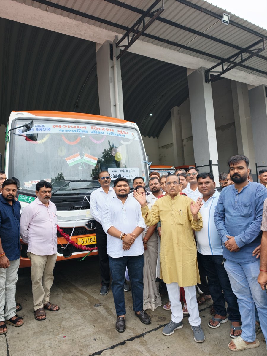 jaydeep_kapoor's tweet photo. 🚌 છોટાઉદેપુર જિલ્લામાં વિકાસને મળી નવી ગતિ...

લોકલાડીલા ધારાસભ્ય શ્રી અભેસિંહભાઈ તડવીના શુભ હસ્તે બોડેલી બસ ડેપોને ફાળવવામાં આવેલી 9 નવી બસોનું લોકાર્પણ કરવામાં આવ્યું.
જનહિત માટે વધુ એક મહત્વપૂર્ણ પગલું. ✨
જય જોહાર | જય ગુજરાત | ભારત માતા કી જય 🇮🇳
#Bodeli #GSRTC #NewBuses https://t.co/Fk9bPjpBXY