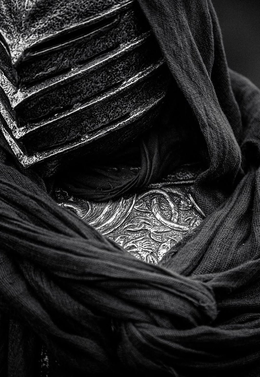 Mestre_Thibaut's tweet photo. Les détails sur les armures des cavaliers noirs, un super travail ⚔️

Hâte de voir ce qu’ils vont faire dans la saison 3 #TheRingsOfPower https://t.co/hL5KhUw7iD