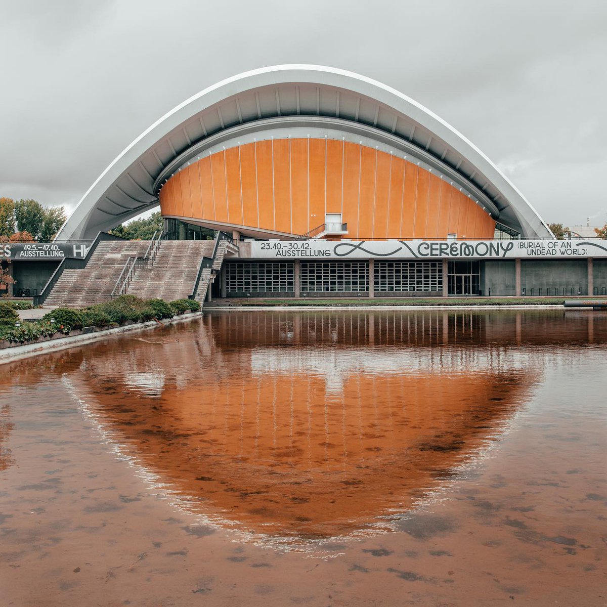 Arch_Dokun77's tweet photo. What do you see as the concept  behind  this building?🍤✴

Haus der Kulturen der Welt.🔺️🏗
Berlin, Germany.📍 https://t.co/ojLtxp49qJ