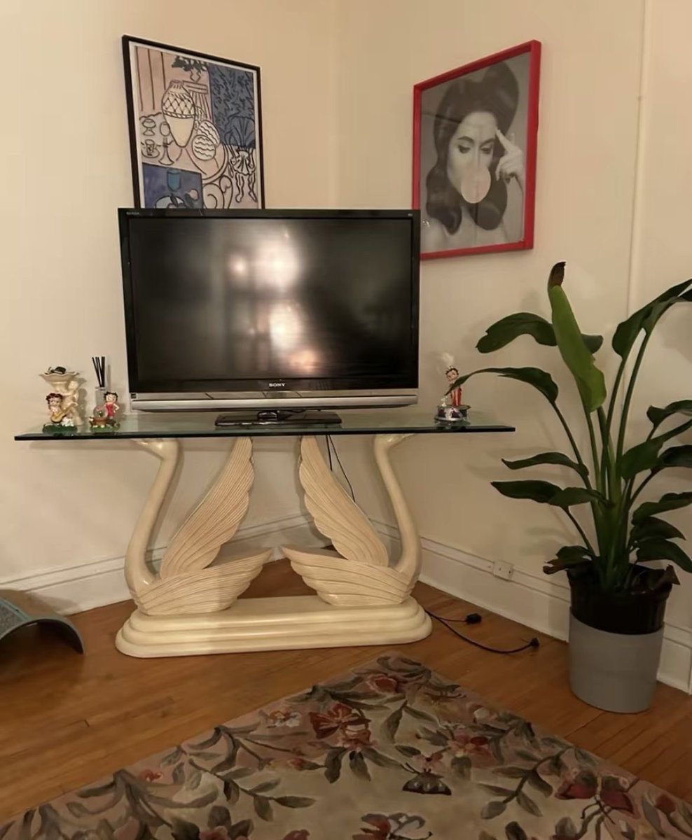 h0neyndmilk's tweet photo. tv stands don’t have to be boring, i love these https://t.co/bjFeu4ZYEO
