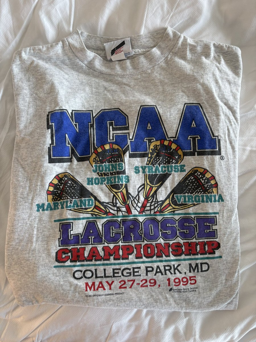 DiniBurna's tweet photo. Unbelievable pickup from the thrift today #Lank https://t.co/ZXrGzBzqXW