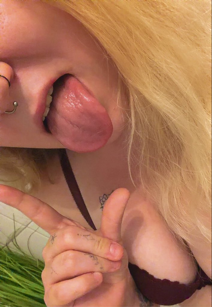 Celxnaax's tweet photo. Bei dem L fühlst du dich angesprochen, nicht wahr? 😝
#fickstück #findom #herrin #göttin #loser #findomherrin #tribut #zahlnutte #zahlschwein #zahlsau #zahlsklave #geldgöttin https://t.co/4RPOgM6oMI