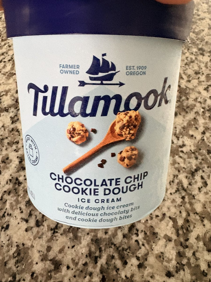 bfsNaples's tweet photo. The best ice cream 🍨 in the PNW @TillamookDairy combined with the best chocolate chip cookie 🍪 @NestleTollHouse https://t.co/PdV0M6wlEZ