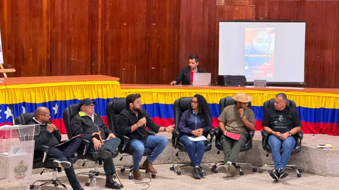 gobmonagasve's tweet photo. Gobernador Ernesto Luna acompaña encuentro regional del Frente Francisco de Miranda #Monagas #Venezuela 

Lee más aquí
https://t.co/4qPVosI3WH

https://t.co/fXGDR5G2pr https://t.co/cG7HV43UbD