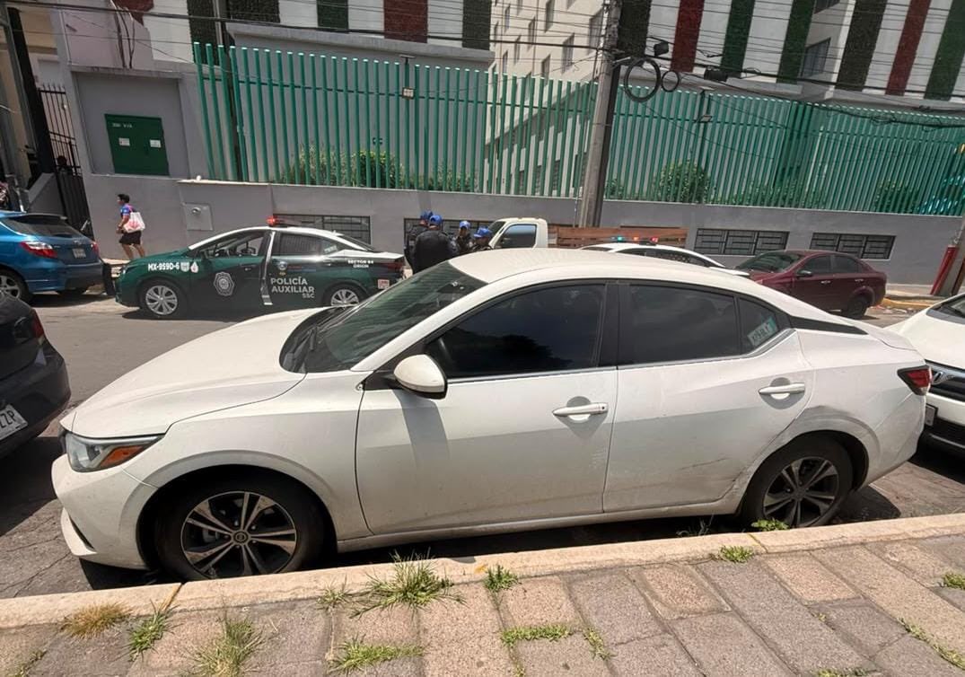AlessandraRdlv's tweet photo. Ayer, en Lerdo y Manuel González, nuestra Policía Auxiliar detuvo en flagrancia a un presunto responsable de robo de autopartes.

Pero hay algo que también debemos decir con claridad: si no existe una parte afectada que presente la denuncia, estos sujetos pueden recuperar su libertad.

Por eso la coordinación entre ciudadanía y autoridad es clave. Si eres víctima, denuncia. 🆘