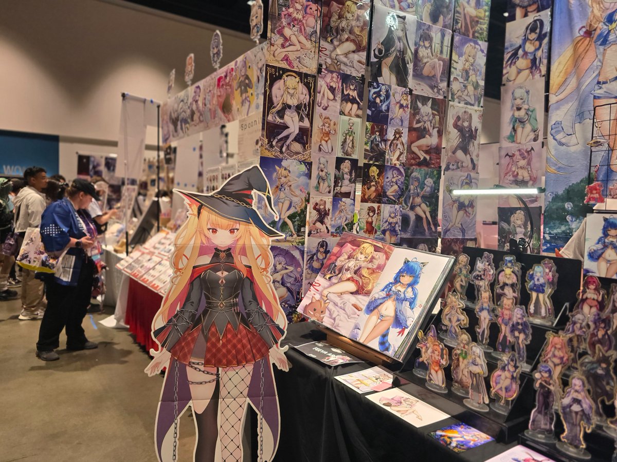 pokosaur_rising's tweet photo. Today I bring out wuby standee to artist alley ❤️🔥 As it turns out talking with Feeya @feeyaowo at last years Offkai with her standee led to them making Ruby and Poko prints 🥹💙❤️🔥 looking for some great art prints stop by booth D13 🫶 #OffKaiGen5 #Rubyruneheart #PokoRakun https://t.co/L3mlhS7y3W