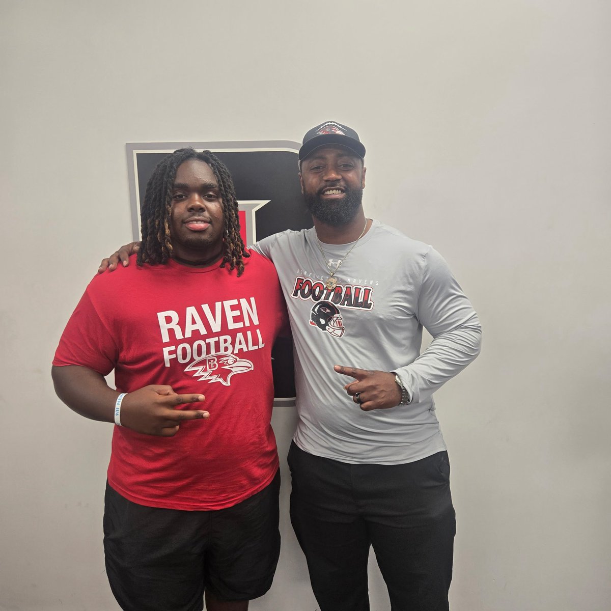 KyleMallory2027's tweet photo. More great news came my way this week. @RavenFootballBC  offered! Thank you @CoachRoseIvey and the entire Benedictine staff for the amazing visit! The campus is beautiful!! Thanks again Coach. #DLINELEGACY #SummerCreekFootball @donovan_gans @dodie4nic @CoachKRHarrison @precisionvisors @SC_BulldogFB