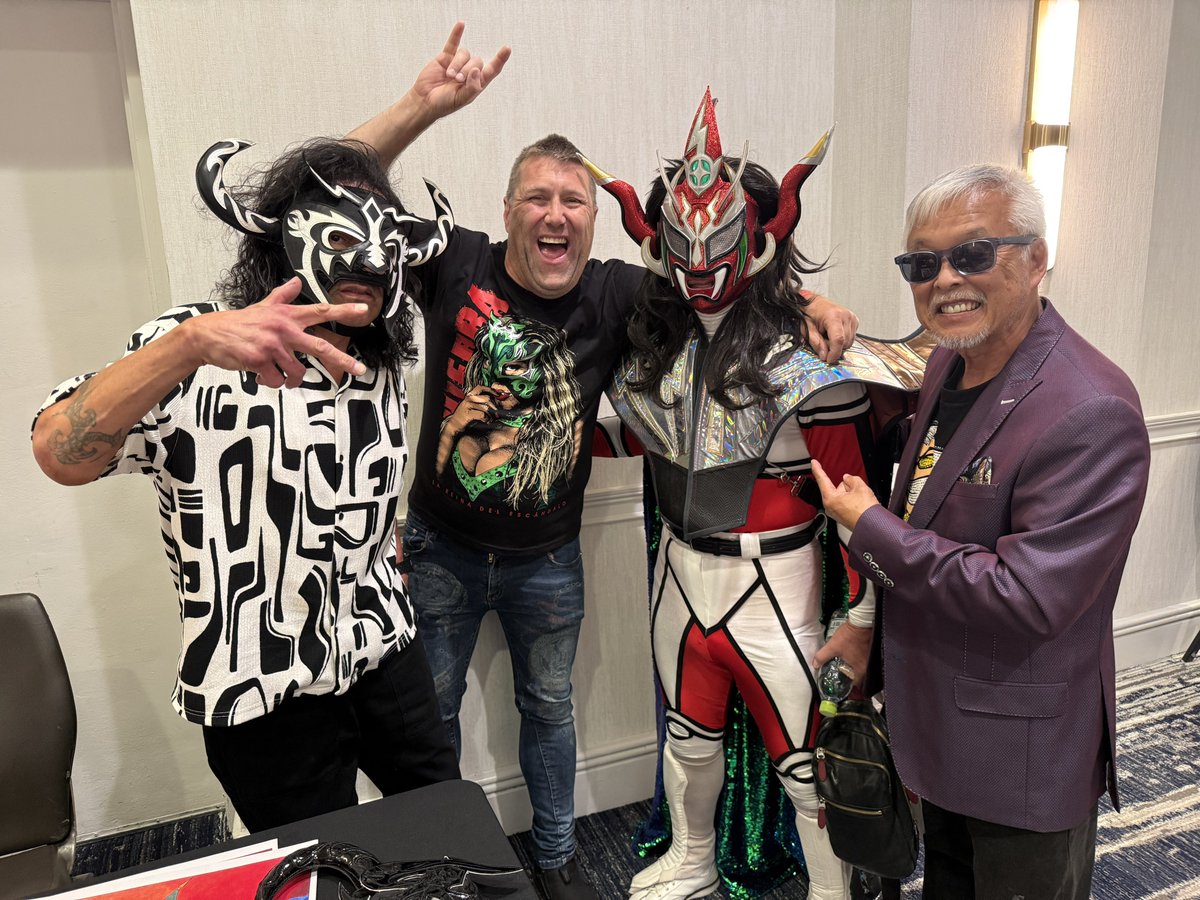 roylucier's tweet photo. Helping out my friend Psicosis and Jushin “Thunder” Liger and Sonny Onoo walk by, you don’t think I’m gonna take advantage of this and get a photo with the Japanese Mafioso group here? https://t.co/804Zo09BLr
