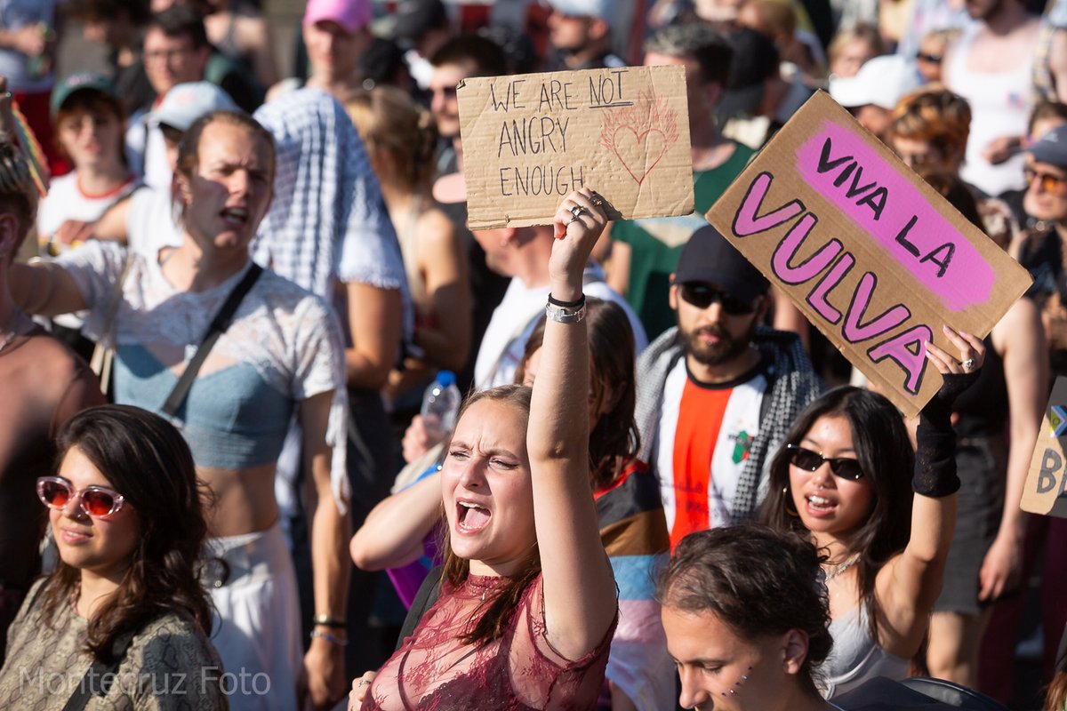 Montecruzfoto's tweet photo. 25.07.26 Berlin. First view of the Internationalist Queer Pride manifestation. 

#b2507 #IQPB2026 #berlinprotests #pride #queer https://t.co/Spi7rzg1WS