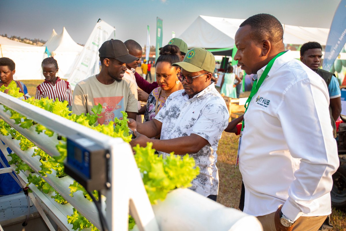 RwandaAgri's tweet photo. Today, Hon. Minister @T_Ndabamenye visited #RwandaAgriShow2026, where he interacted with exhibitors, farmers, and agribusiness actors, encouraging them to increase productivity through innovation and modern farming practices to accelerate the transformation of Rwanda's agriculture and livestock sector.

#RwandaAgriShow2026