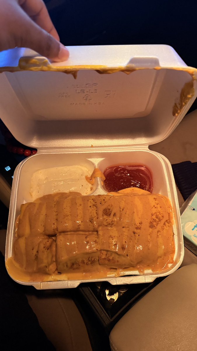 D_SunSpot's tweet photo. اذا كنت سجين ومحكوم علي مؤبد هاذي اخر وجبة باكلها بحياتي 🤤 https://t.co/FIKPKkUIyD