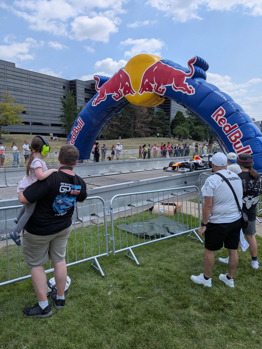 Romulan47's tweet photo. Dearborn F1 Ford event was fun! #Ford #Redbullracing https://t.co/sBscCoc9Uv