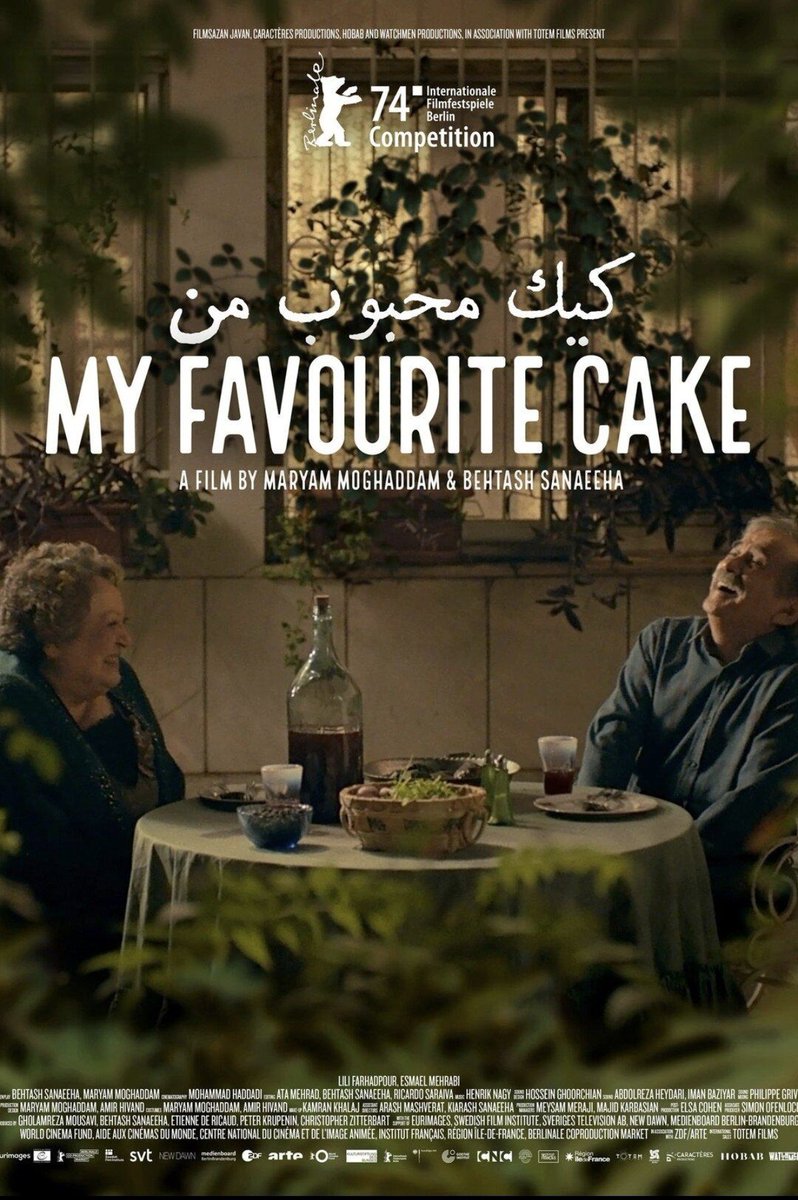 elfaleyla's tweet photo. Bazı filmler bittiğinde perde kararır ama içimizde bir yer yanmaya devam eder. Benim En Güzel Pastam benim için tam da böyle bir film oldu…

Yaş almaktan değil, belki de insanın içinde hâlâ yaşamak isteyen o küçük, inatçı sesten söz ediyor. Yalnızlığın soğukluğundan değil; insanın en sessiz yerinde bile sakladığı umutlardan, yarım kalmış düşlerden ve yeniden hissetme cesaretinden bahsediyor.

Büyük cümleler kurmadan, büyük olaylara yaslanmadan… Bir bakışın, bir gülüşün, bir sohbetin, bir akşamın nasıl da koca bir ömre dokunabileceğini gösteriyor. Çünkü bazen hayat, bize sandığımız kadar büyük mucizeler sunmuyor; bazen küçücük bir an, yıllardır beklediğimiz en büyük mucize oluyor.

Belki de iyi sinema budur: Bizi şaşırtmaya çalışmayan, bize kendimizi hatırlatan… İnsan olmanın kırılganlığını, özlemlerini ve hâlâ içimizde duran yaşam sevincini usulca anlatan.

Uzun zamandır bir film bana bu kadar sessiz, bu kadar zarif ve bu kadar derinden dokunmamıştı.