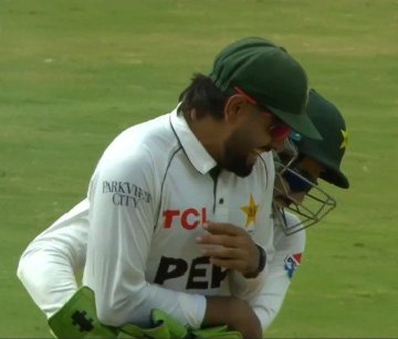 pctcore's tweet photo. How much I was waiting for this 🥹🤍 !
My RizBar 😭 

#pct #pcb #cricket #pakistan #pakistancricket #babarazam #rizwan #rizbar #trending https://t.co/GwfxxbdsAw