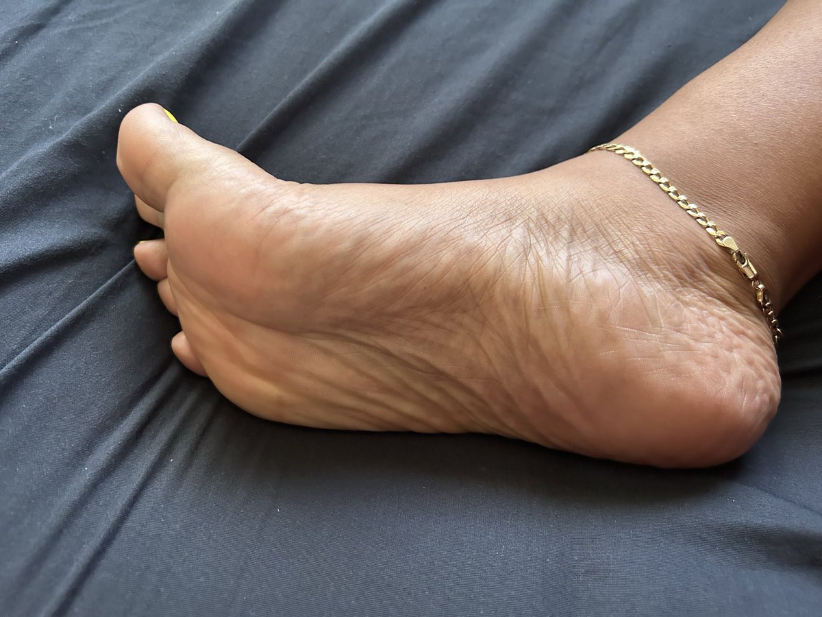 all4nari's tweet photo. A little sole for ya soul #soles #feet #findom #flatfeet https://t.co/J6ZNIQ5S3l
