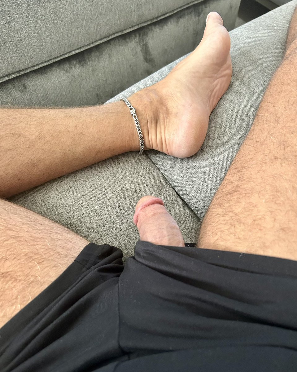 southboundduke's tweet photo. SBD - Wanna hang out with me?

#southboundduke #SBD #HangingOut #BWC #ThickDick #Commando #Cock #Freeballing #DaddyDick #HairyLegs #Sniff #Lick #Saturday #Weekend https://t.co/vM1PWgJYm5