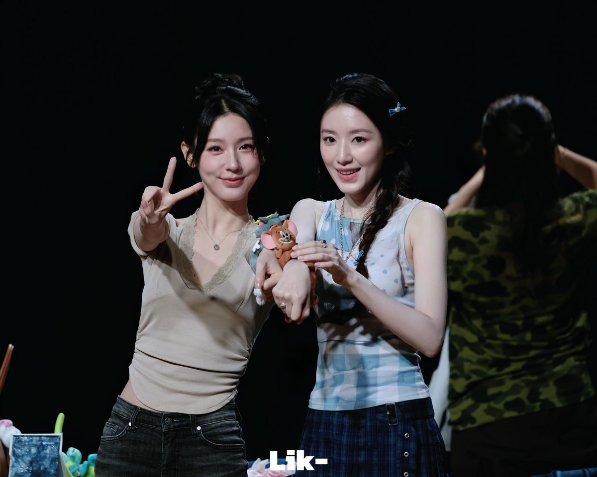 LJY0823hqls's tweet photo. 260725 Apple Music

Tom &amp; Jerry 🥰
#MIYEON #SHUHUA #TJ 
#슈화 #미연 #티제이 https://t.co/YVOwyaMTSW
